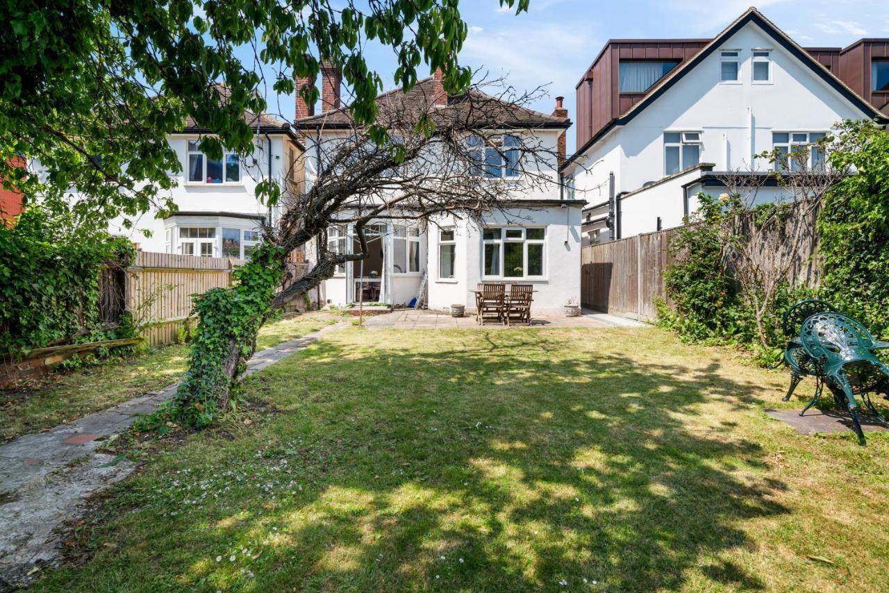 Lovely Garden Apartment In Wimbledon Town Centre With Private Parking By Wimbledon Holiday Lets لندن المظهر الخارجي الصورة