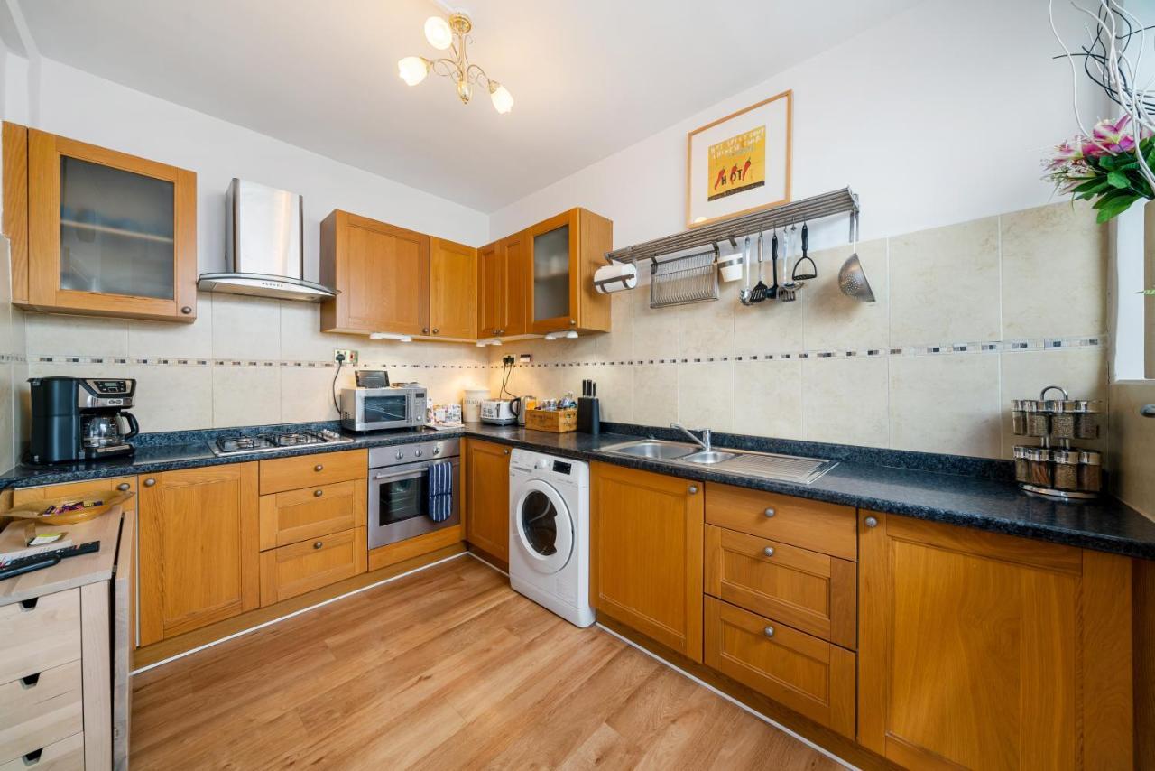 Lovely Garden Apartment In Wimbledon Town Centre With Private Parking By Wimbledon Holiday Lets لندن المظهر الخارجي الصورة
