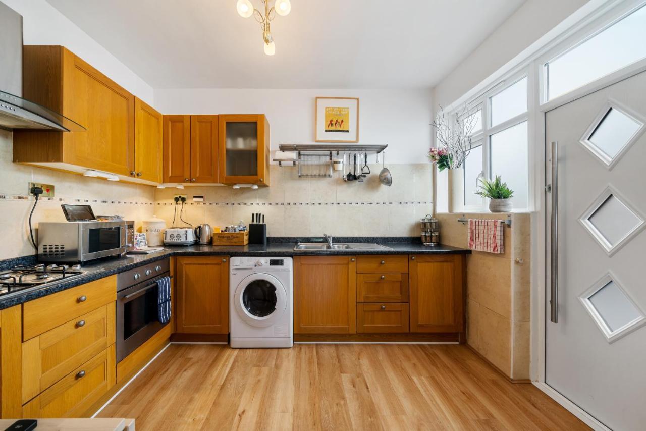 Lovely Garden Apartment In Wimbledon Town Centre With Private Parking By Wimbledon Holiday Lets لندن المظهر الخارجي الصورة