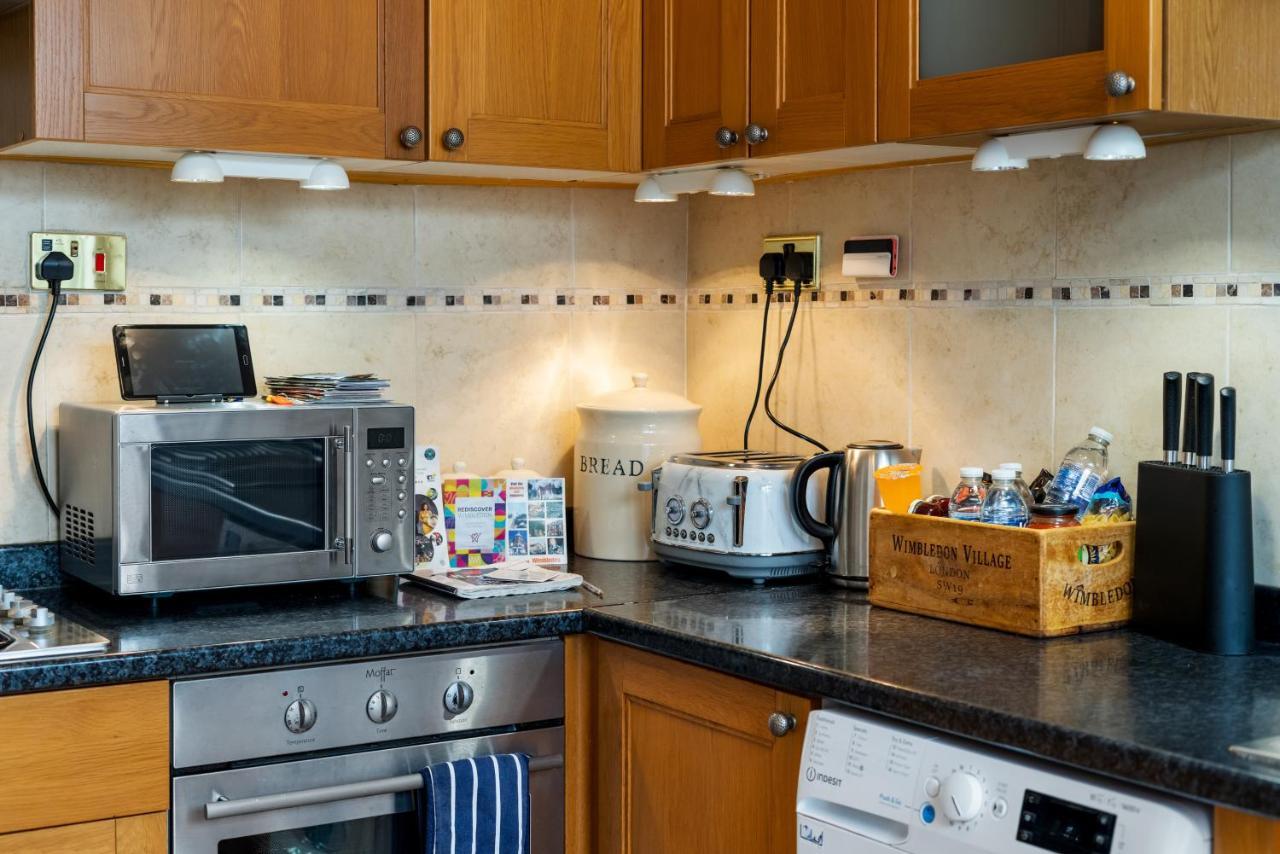 Lovely Garden Apartment In Wimbledon Town Centre With Private Parking By Wimbledon Holiday Lets لندن المظهر الخارجي الصورة