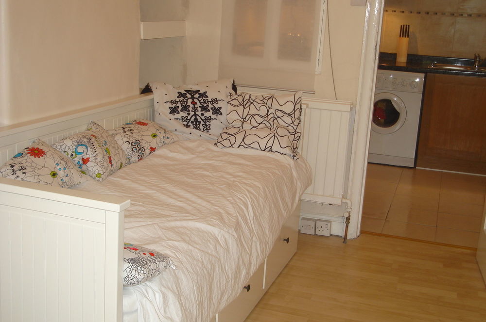 Lovely Garden Apartment In Wimbledon Town Centre With Private Parking By Wimbledon Holiday Lets لندن المظهر الخارجي الصورة