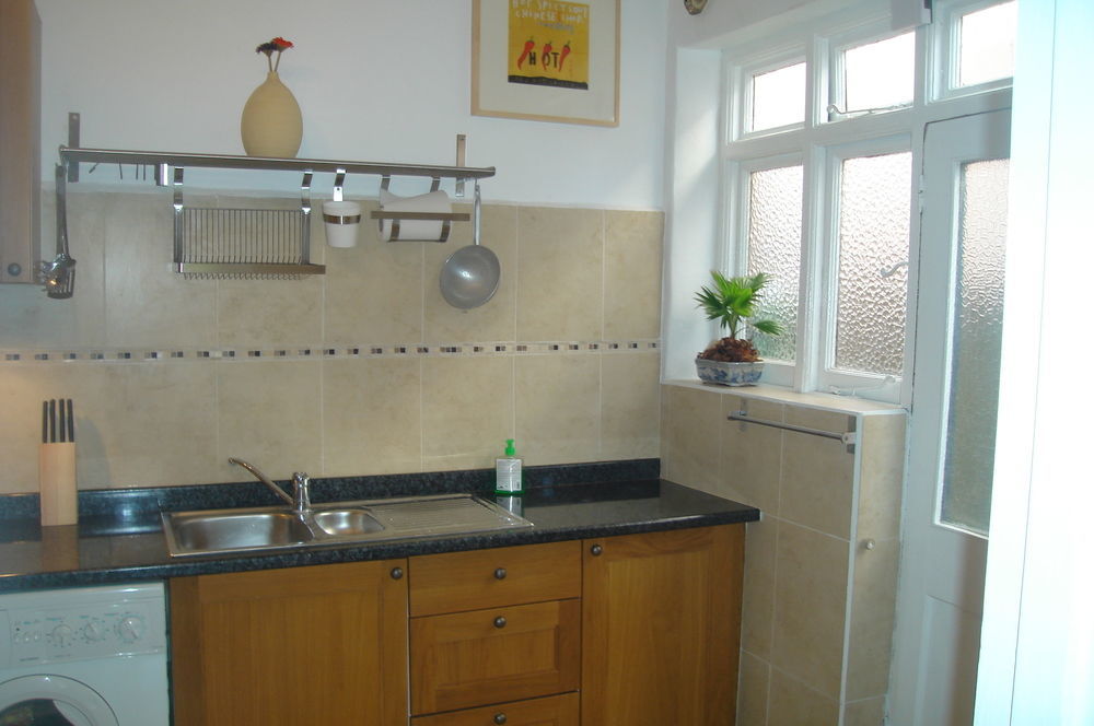 Lovely Garden Apartment In Wimbledon Town Centre With Private Parking By Wimbledon Holiday Lets لندن المظهر الخارجي الصورة