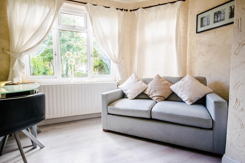 Lovely Garden Apartment In Wimbledon Town Centre With Private Parking By Wimbledon Holiday Lets لندن المظهر الخارجي الصورة